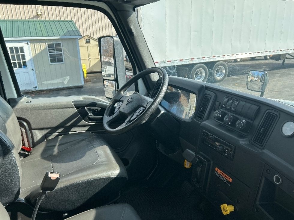 Medium Duty Box Truck-Light and Medium Duty Trucks-International-2020-MV607-Salem-VA-132,914\n\t\tmiles-$ 54,750 - Image 22
