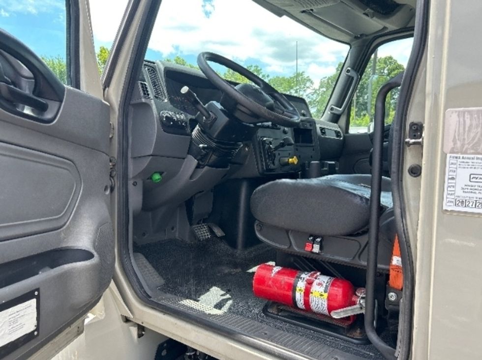 Medium Duty Box Truck-Light and Medium Duty Trucks-International-2020-MV607-Salem-VA-141,845\n\t\tmiles-$ 57,250 - Image 16