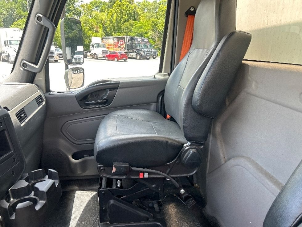 Medium Duty Box Truck-Light and Medium Duty Trucks-International-2020-MV607-Salem-VA-141,845\n\t\tmiles-$ 57,250 - Image 19