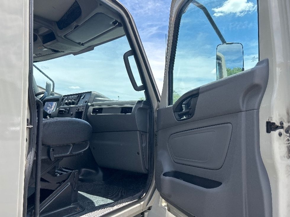 Medium Duty Box Truck-Light and Medium Duty Trucks-International-2020-MV607-Salem-VA-141,845\n\t\tmiles-$ 57,250 - Image 20