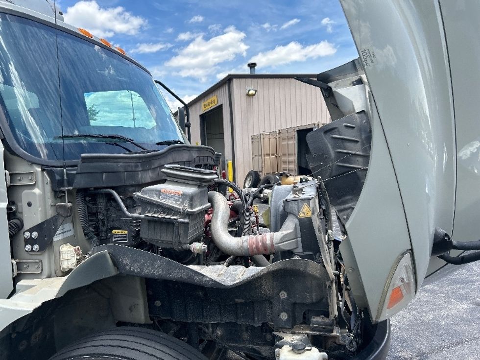 Medium Duty Box Truck-Light and Medium Duty Trucks-International-2020-MV607-Salem-VA-141,845\n\t\tmiles-$ 57,250 - Image 22