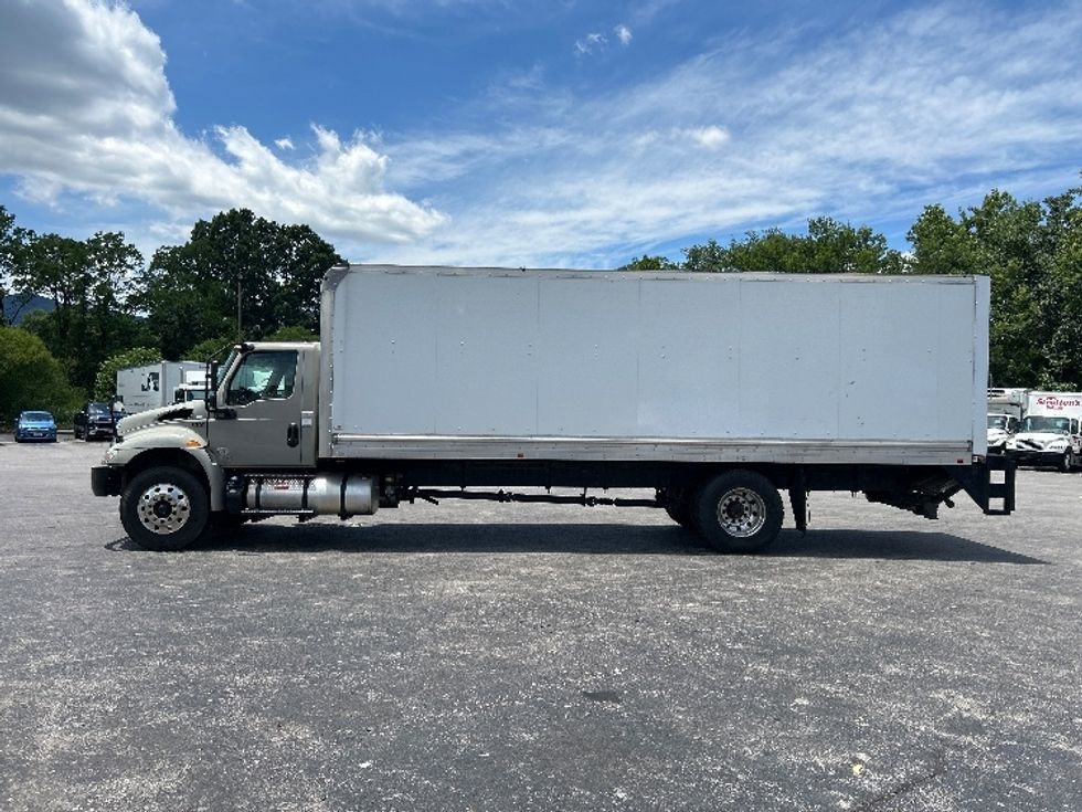 Medium Duty Box Truck-Light and Medium Duty Trucks-International-2020-MV607-Salem-VA-141,845\n\t\tmiles-$ 57,250 - Image 4