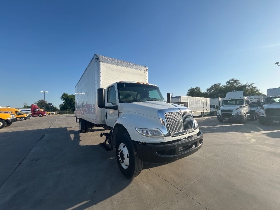 Medium Duty Box Truck-Light and Medium Duty Trucks-International-2020-MV607-San Antonio-TX-137,984\n\t\tmiles-$ 53,250 - Image 1