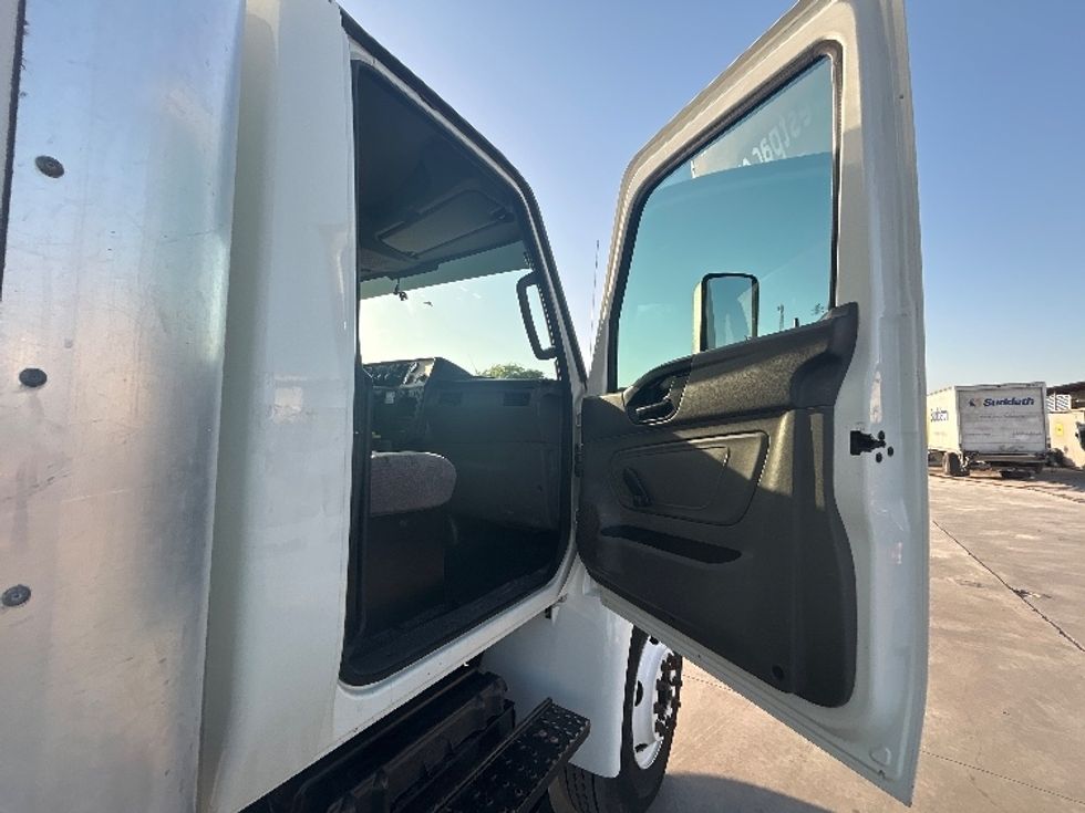 Medium Duty Box Truck-Light and Medium Duty Trucks-International-2020-MV607-San Antonio-TX-137,984\n\t\tmiles-$ 53,250 - Image 19