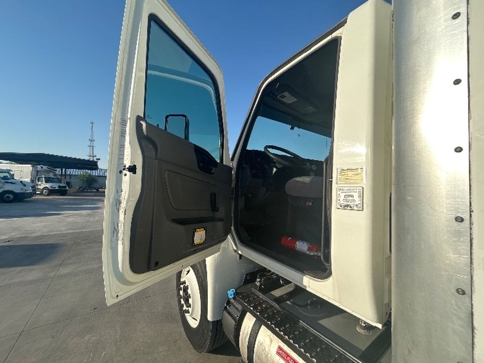 Medium Duty Box Truck-Light and Medium Duty Trucks-International-2020-MV607-San Antonio-TX-137,984\n\t\tmiles-$ 53,250 - Image 15