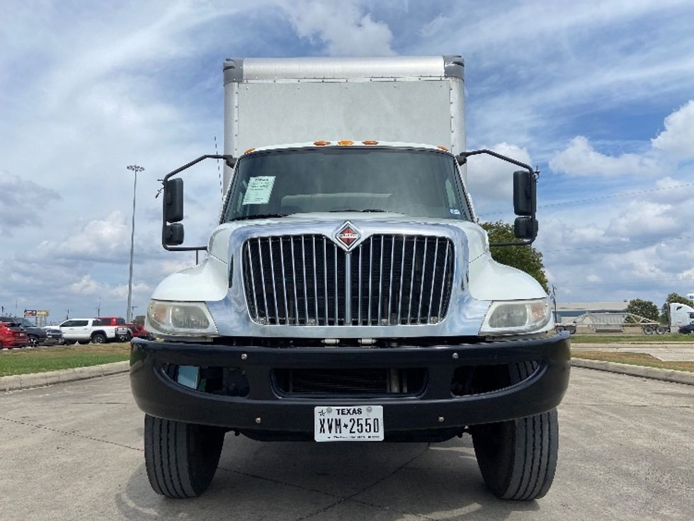 Medium Duty Box Truck-Light and Medium Duty Trucks-International-2020-MV607-San Antonio-TX-150,687\n\t\tmiles-$ 64,500 - Image 2