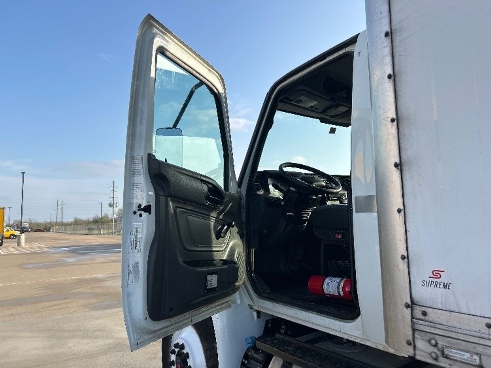 Medium Duty Box Truck-Light and Medium Duty Trucks-International-2020-MV607-San Antonio-TX-155,010\n\t\tmiles-$ 53,250 - Image 16