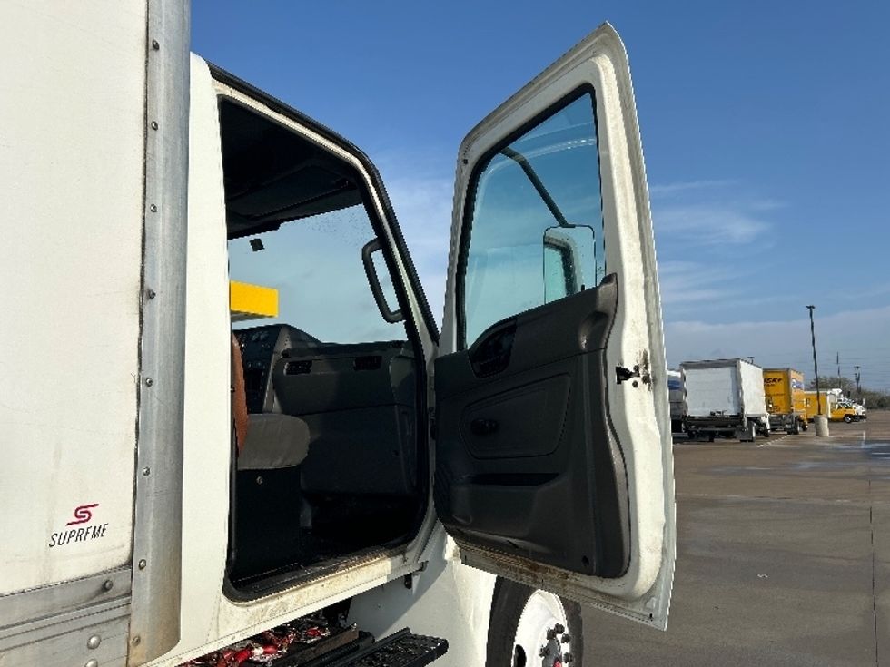 Medium Duty Box Truck-Light and Medium Duty Trucks-International-2020-MV607-San Antonio-TX-155,010\n\t\tmiles-$ 53,250 - Image 20