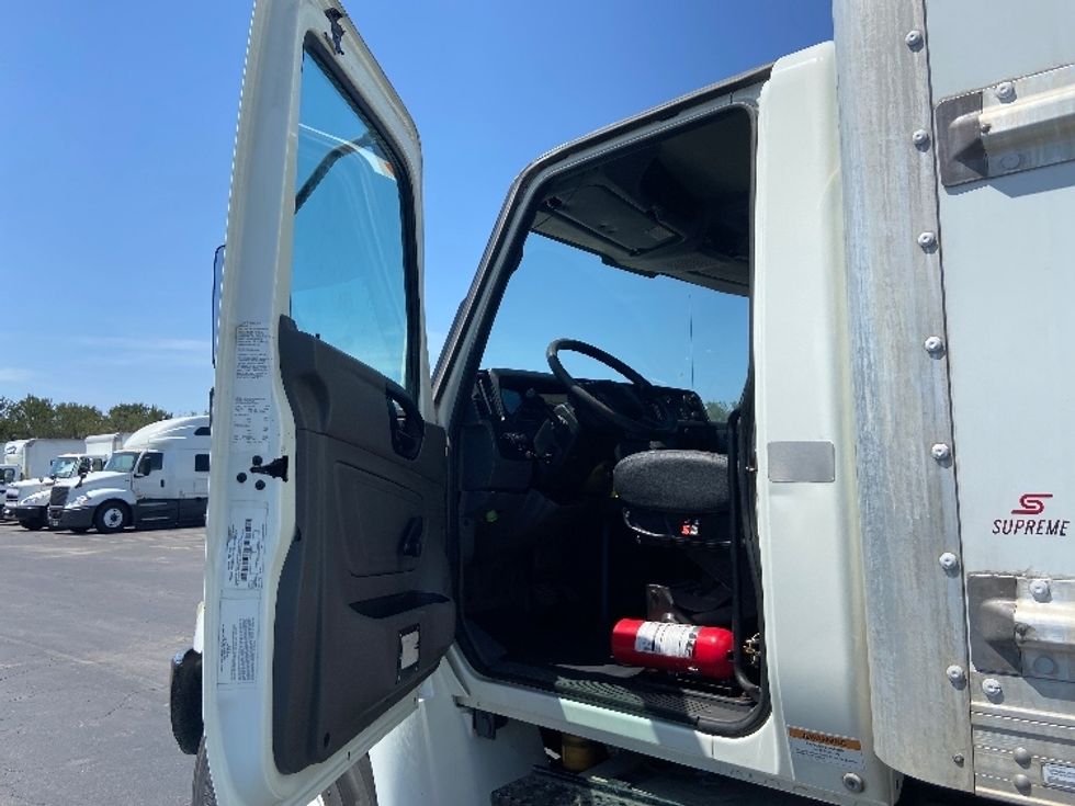 Medium Duty Box Truck-Light and Medium Duty Trucks-International-2020-MV607-San Antonio-TX-217,941\n\t\tmiles-$ 49,500 - Image 16