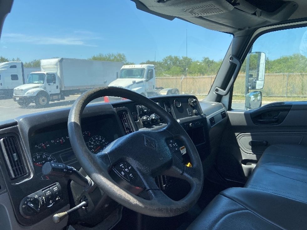 Medium Duty Box Truck-Light and Medium Duty Trucks-International-2020-MV607-San Antonio-TX-217,941\n\t\tmiles-$ 49,500 - Image 17