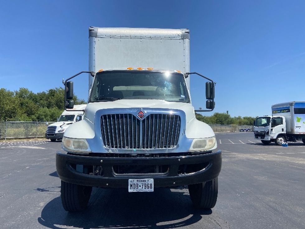 Medium Duty Box Truck-Light and Medium Duty Trucks-International-2020-MV607-San Antonio-TX-217,941\n\t\tmiles-$ 49,500 - Image 2