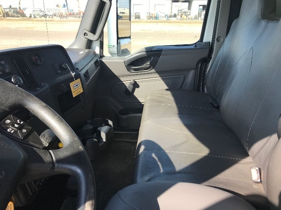 Medium Duty Box Truck-Light and Medium Duty Trucks-International-2020-MV607-San Antonio-TX-240,553\n\t\tmiles-$ 39,500 - Image 19