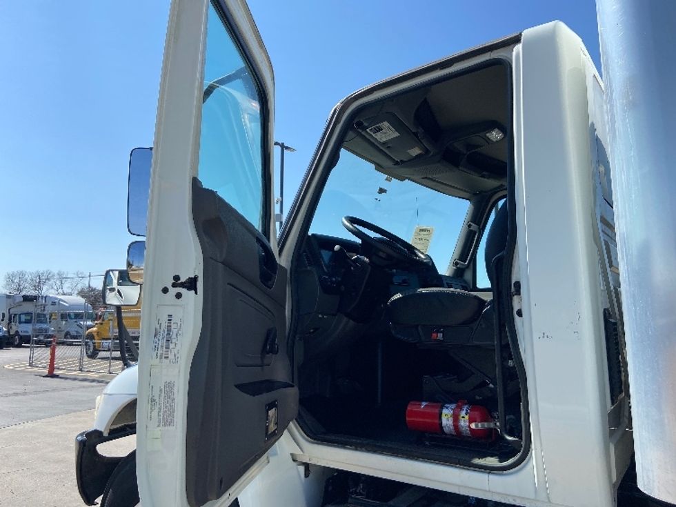 Medium Duty Box Truck-Light and Medium Duty Trucks-International-2020-MV607-San Antonio-TX-259,876\n\t\tmiles-$ 30,250 - Image 16