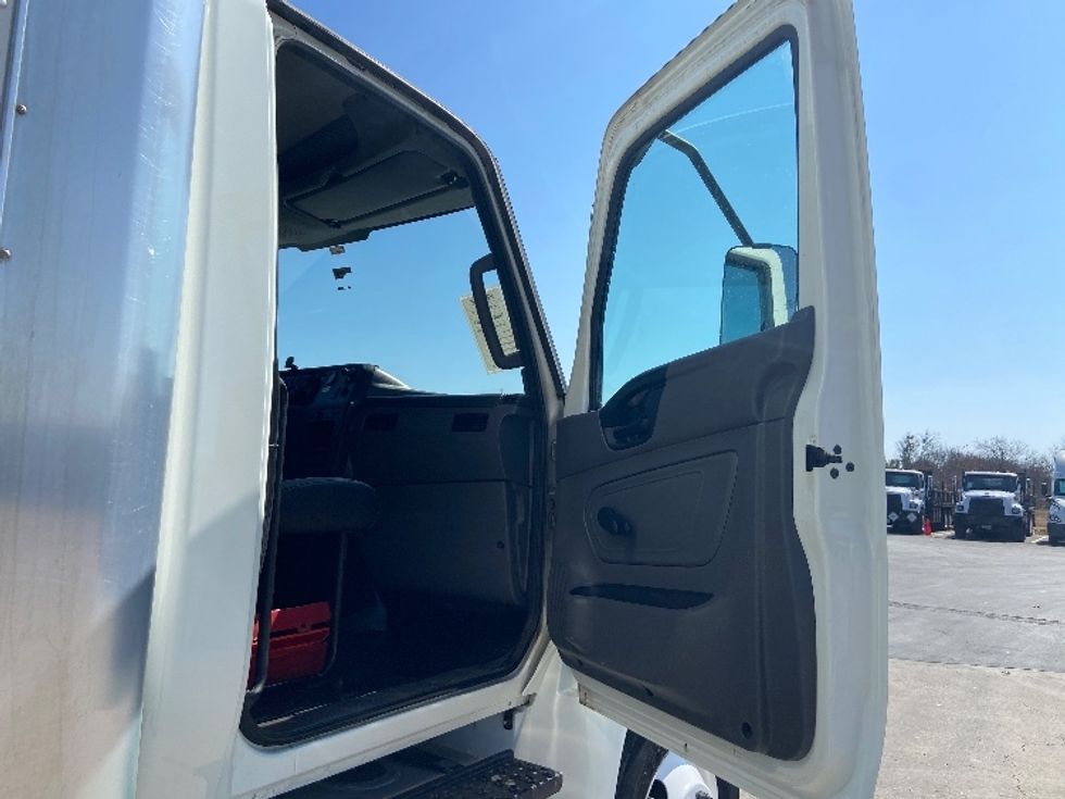 Medium Duty Box Truck-Light and Medium Duty Trucks-International-2020-MV607-San Antonio-TX-259,876\n\t\tmiles-$ 30,250 - Image 20