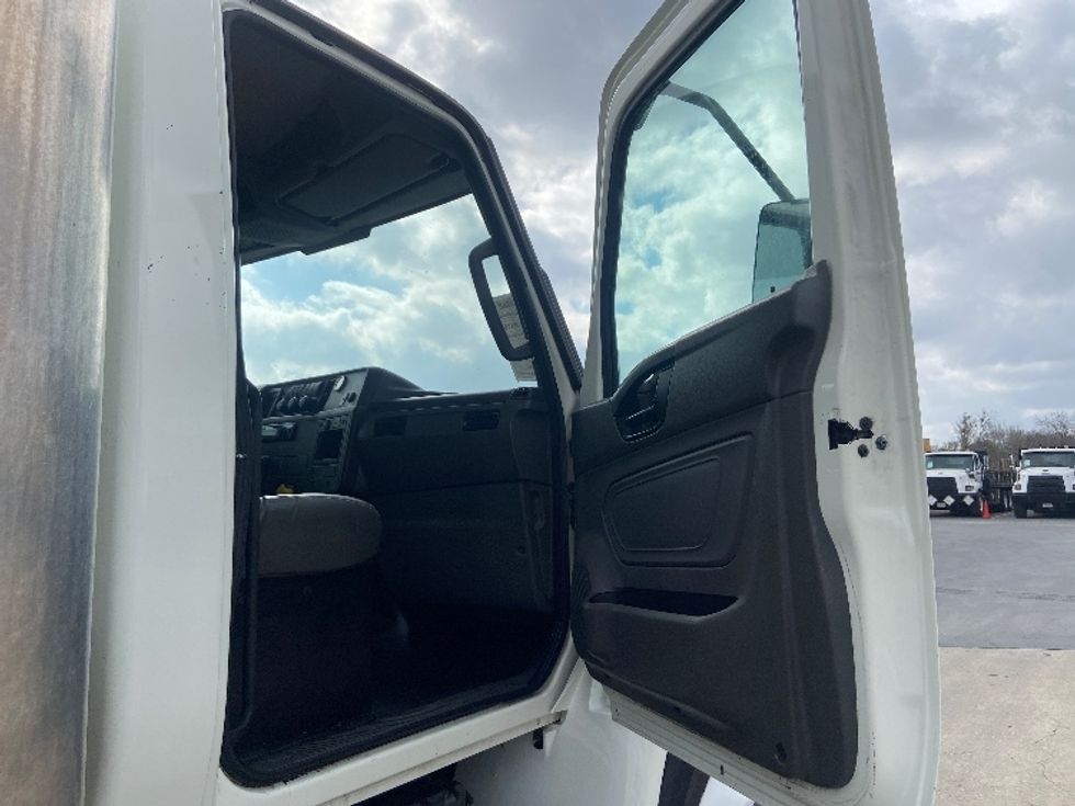 Medium Duty Box Truck-Light and Medium Duty Trucks-International-2020-MV607-San Antonio-TX-287,120\n\t\tmiles-$ 26,750 - Image 18