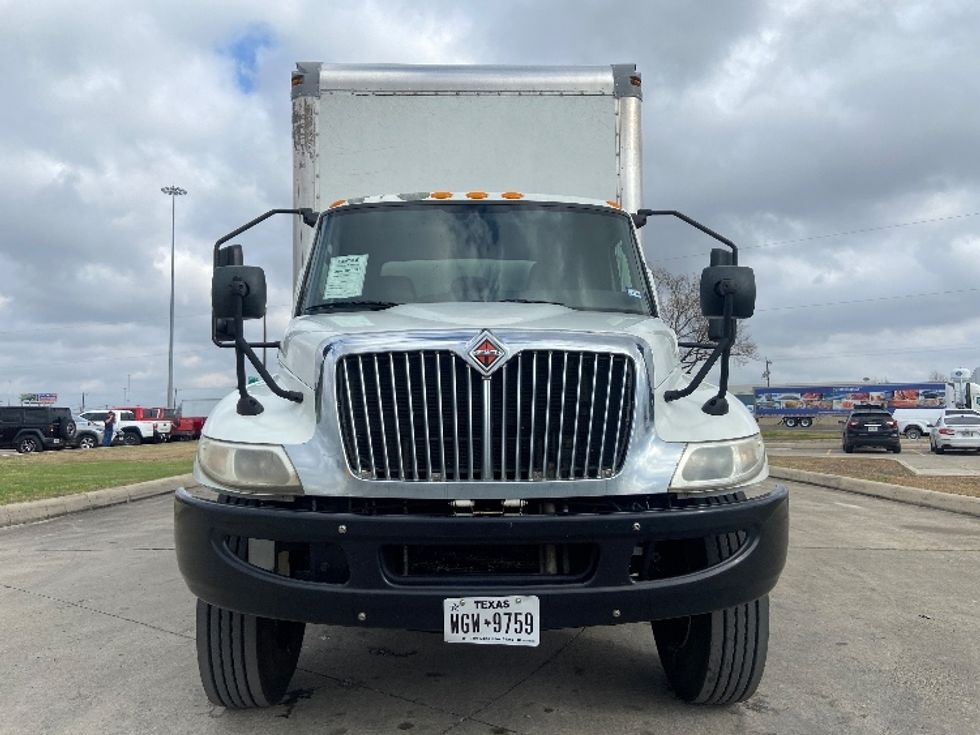 Medium Duty Box Truck-Light and Medium Duty Trucks-International-2020-MV607-San Antonio-TX-287,120\n\t\tmiles-$ 26,750 - Image 2