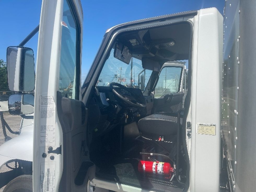 Medium Duty Box Truck-Light and Medium Duty Trucks-International-2020-MV607-San Antonio-TX-72,268\n\t\tmiles-$ 65,250 - Image 16