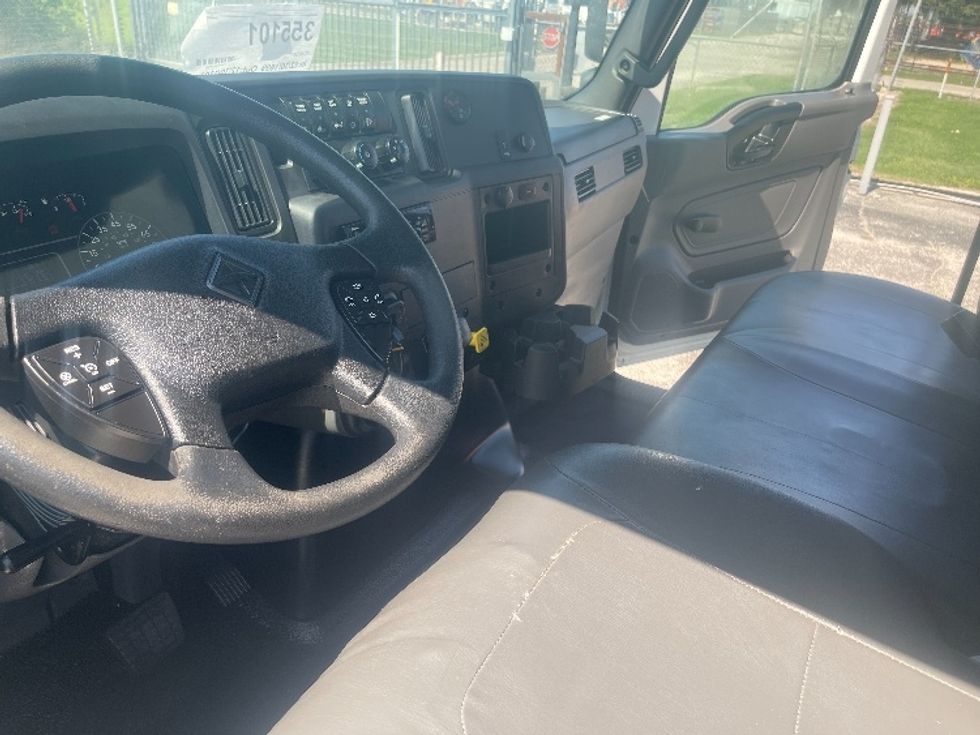 Medium Duty Box Truck-Light and Medium Duty Trucks-International-2020-MV607-San Antonio-TX-72,268\n\t\tmiles-$ 65,250 - Image 17