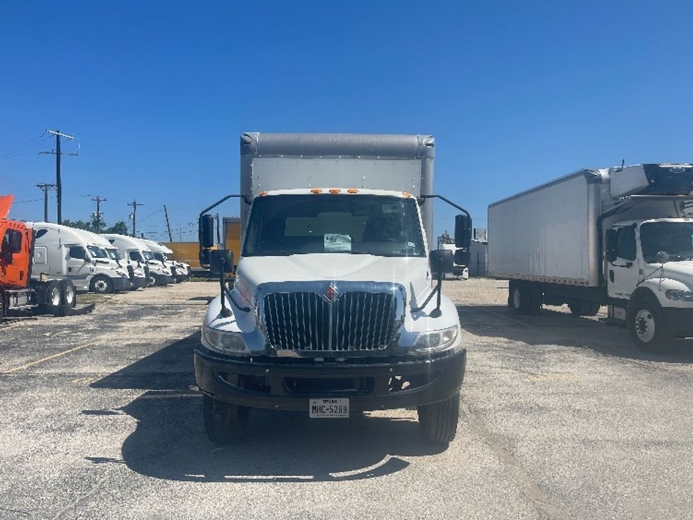 Medium Duty Box Truck-Light and Medium Duty Trucks-International-2020-MV607-San Antonio-TX-72,268\n\t\tmiles-$ 65,250 - Image 2