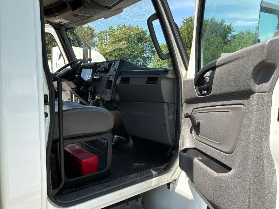Medium Duty Box Truck-Light and Medium Duty Trucks-International-2020-MV607-San Antonio-TX-72,268\n\t\tmiles-$ 65,250 - Image 20