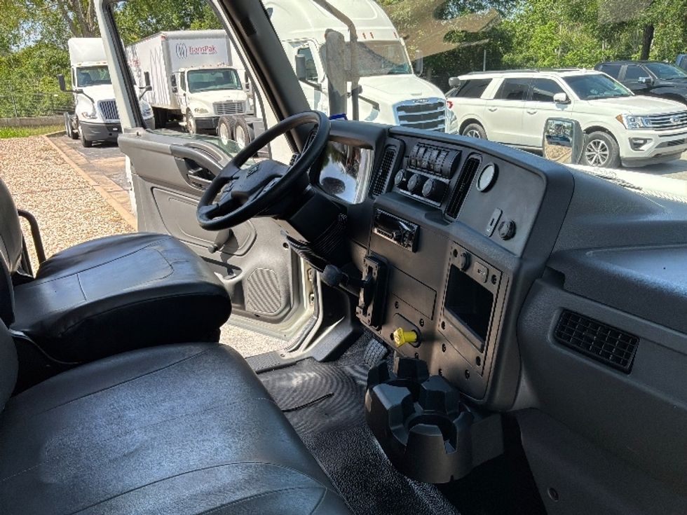 Medium Duty Box Truck-Light and Medium Duty Trucks-International-2020-MV607-San Antonio-TX-72,268\n\t\tmiles-$ 65,250 - Image 22