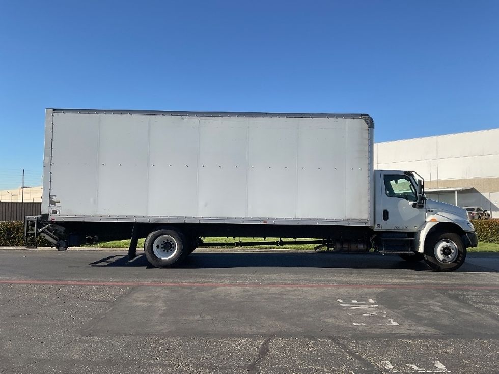 Medium Duty Box Truck-Light and Medium Duty Trucks-International-2020-MV607-Santa Ana-CA-163,777\n\t\tmiles-$ 53,500 - Image 15