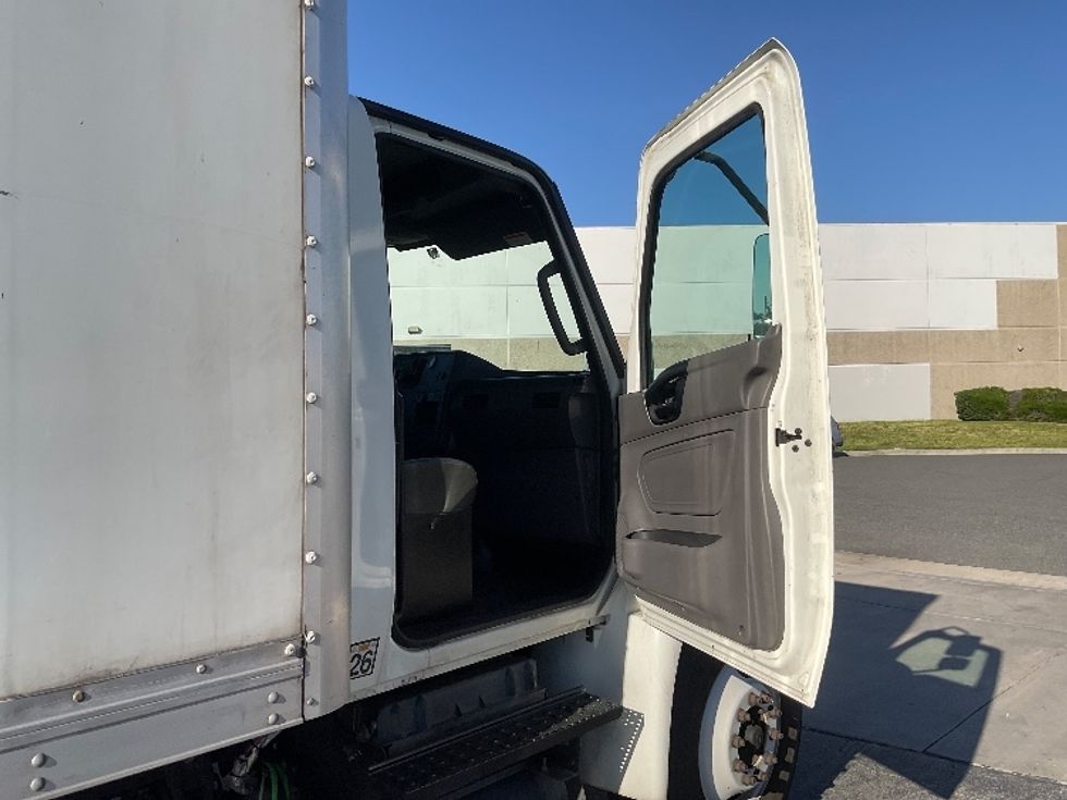 Medium Duty Box Truck-Light and Medium Duty Trucks-International-2020-MV607-Santa Ana-CA-163,777\n\t\tmiles-$ 53,500 - Image 20