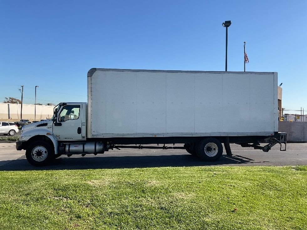 Medium Duty Box Truck-Light and Medium Duty Trucks-International-2020-MV607-Santa Ana-CA-163,777\n\t\tmiles-$ 53,500 - Image 4