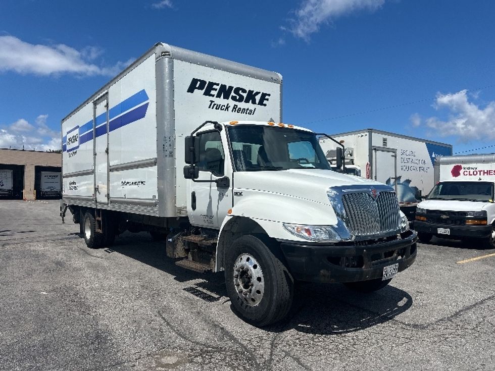 Medium Duty Box Truck-Light and Medium Duty Trucks-International-2020-MV607-Scarborough-ON-170,594\n\t\tkm-$ 59,750 - Image 1