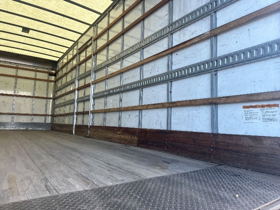 Medium Duty Box Truck-Light and Medium Duty Trucks-International-2020-MV607-Scarborough-ON-170,594\n\t\tkm-$ 59,750 - Image 12