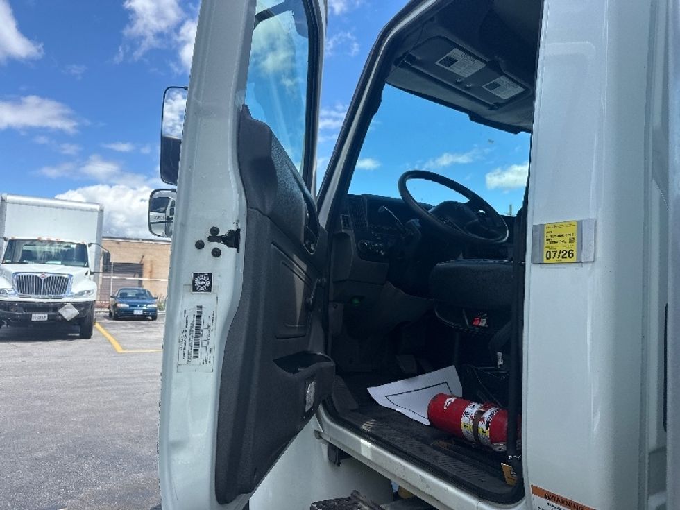 Medium Duty Box Truck-Light and Medium Duty Trucks-International-2020-MV607-Scarborough-ON-170,594\n\t\tkm-$ 59,750 - Image 16