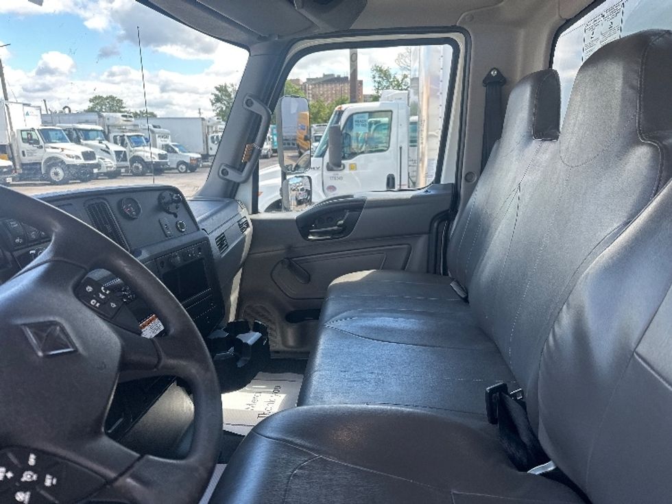 Medium Duty Box Truck-Light and Medium Duty Trucks-International-2020-MV607-Scarborough-ON-170,594\n\t\tkm-$ 59,750 - Image 19