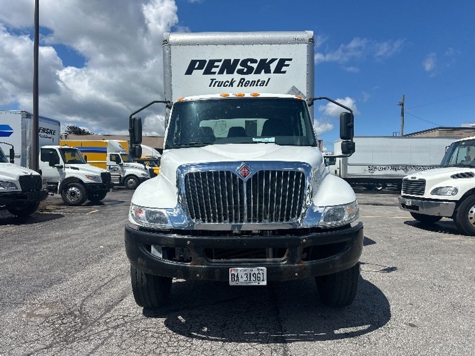 Medium Duty Box Truck-Light and Medium Duty Trucks-International-2020-MV607-Scarborough-ON-170,594\n\t\tkm-$ 59,750 - Image 2