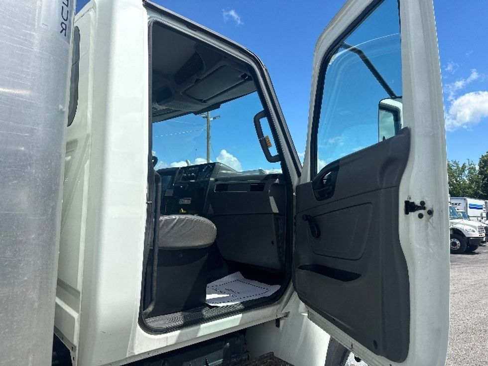 Medium Duty Box Truck-Light and Medium Duty Trucks-International-2020-MV607-Scarborough-ON-170,594\n\t\tkm-$ 59,750 - Image 20