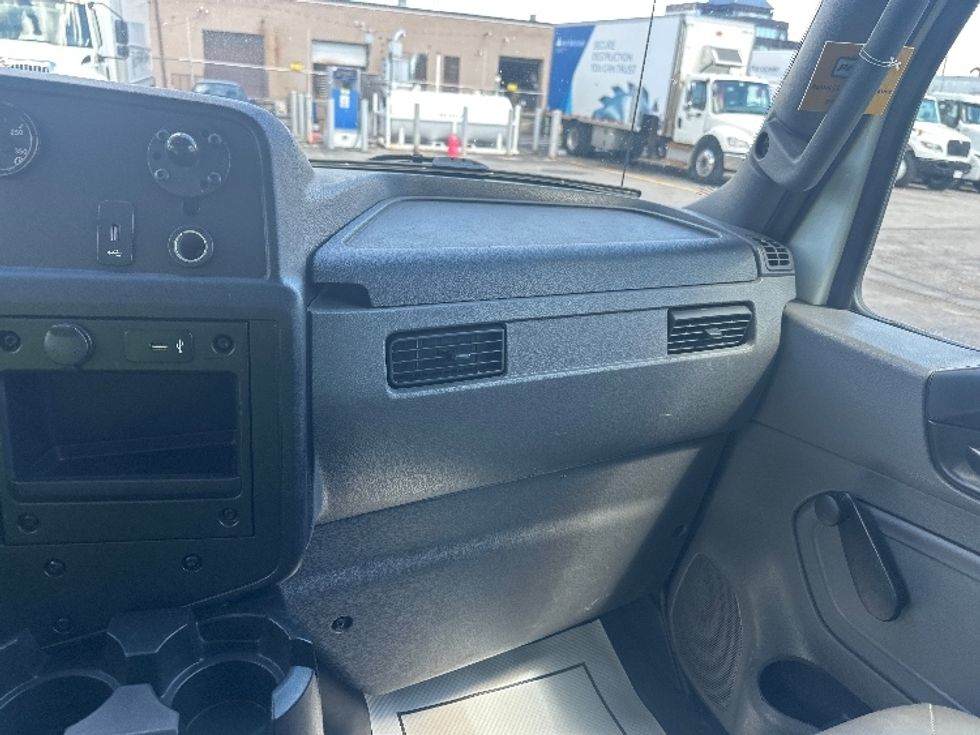 Medium Duty Box Truck-Light and Medium Duty Trucks-International-2020-MV607-Scarborough-ON-170,594\n\t\tkm-$ 59,750 - Image 21