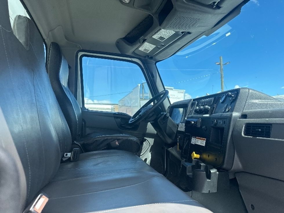 Medium Duty Box Truck-Light and Medium Duty Trucks-International-2020-MV607-Scarborough-ON-170,594\n\t\tkm-$ 59,750 - Image 22