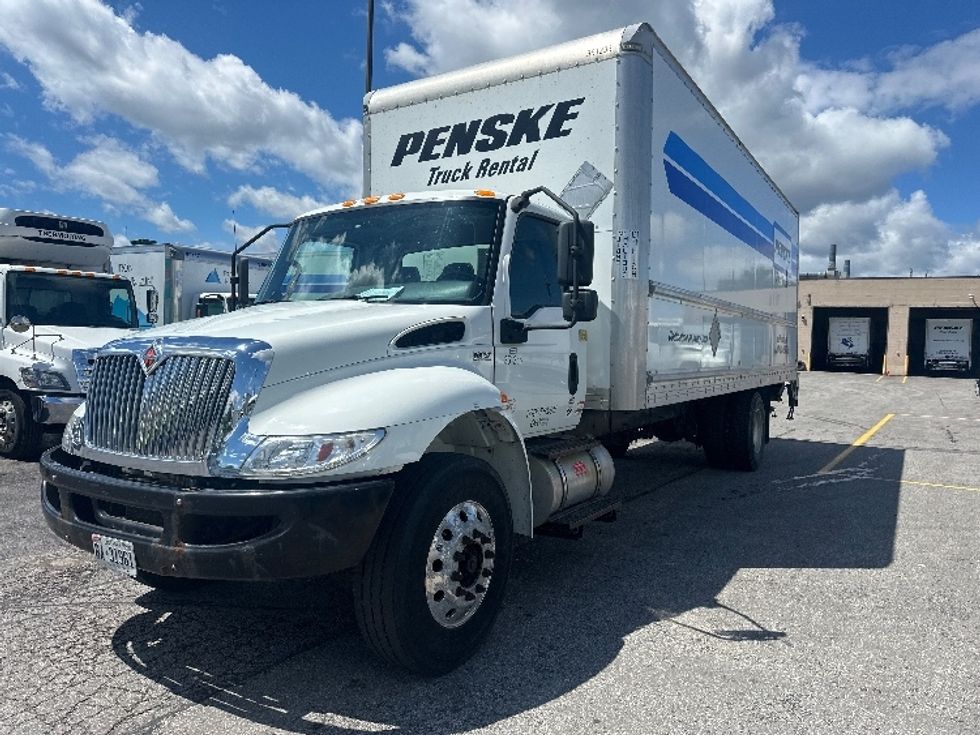Medium Duty Box Truck-Light and Medium Duty Trucks-International-2020-MV607-Scarborough-ON-170,594\n\t\tkm-$ 59,750 - Image 3