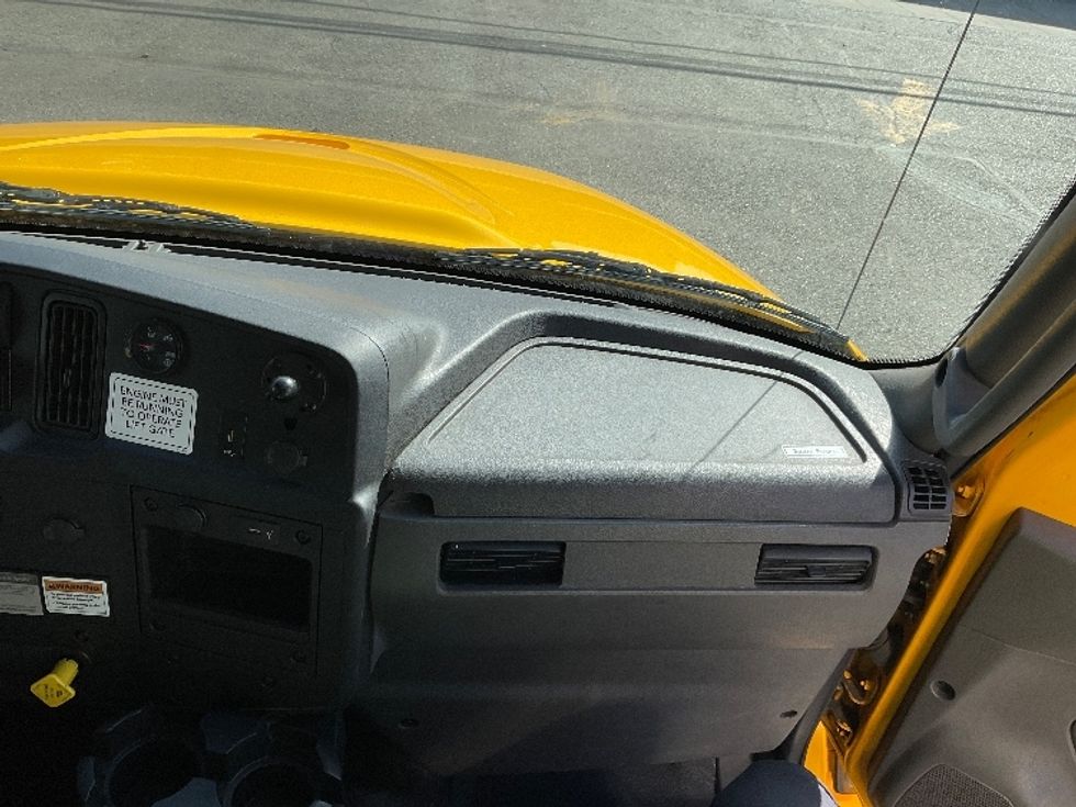 Medium Duty Box Truck-Light and Medium Duty Trucks-International-2020-MV607-Seattle-WA-123,974\n\t\tmiles-$ 57,250 - Image 21