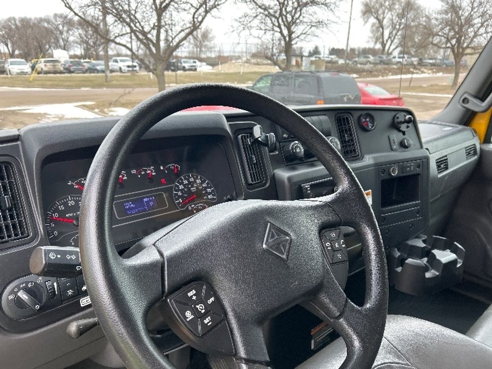 Medium Duty Box Truck-Light and Medium Duty Trucks-International-2020-MV607-Sioux Falls-SD-167,364\n\t\tmiles-$ 33,750 - Image 17