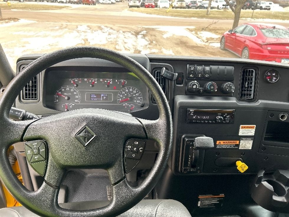 Medium Duty Box Truck-Light and Medium Duty Trucks-International-2020-MV607-Sioux Falls-SD-167,364\n\t\tmiles-$ 33,750 - Image 18
