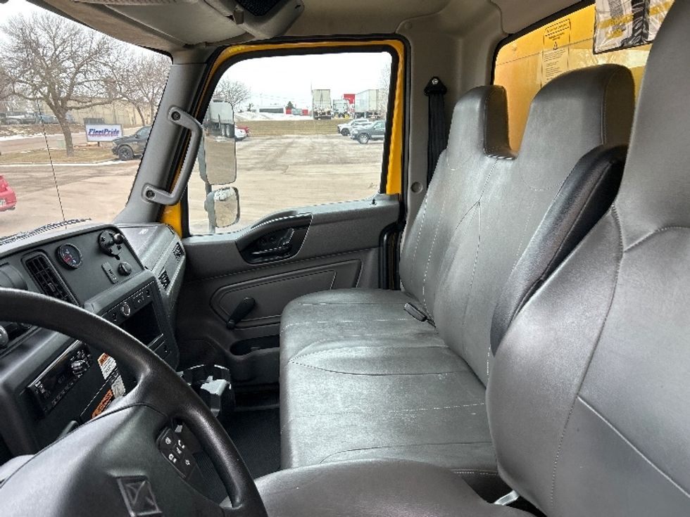 Medium Duty Box Truck-Light and Medium Duty Trucks-International-2020-MV607-Sioux Falls-SD-167,364\n\t\tmiles-$ 33,750 - Image 19