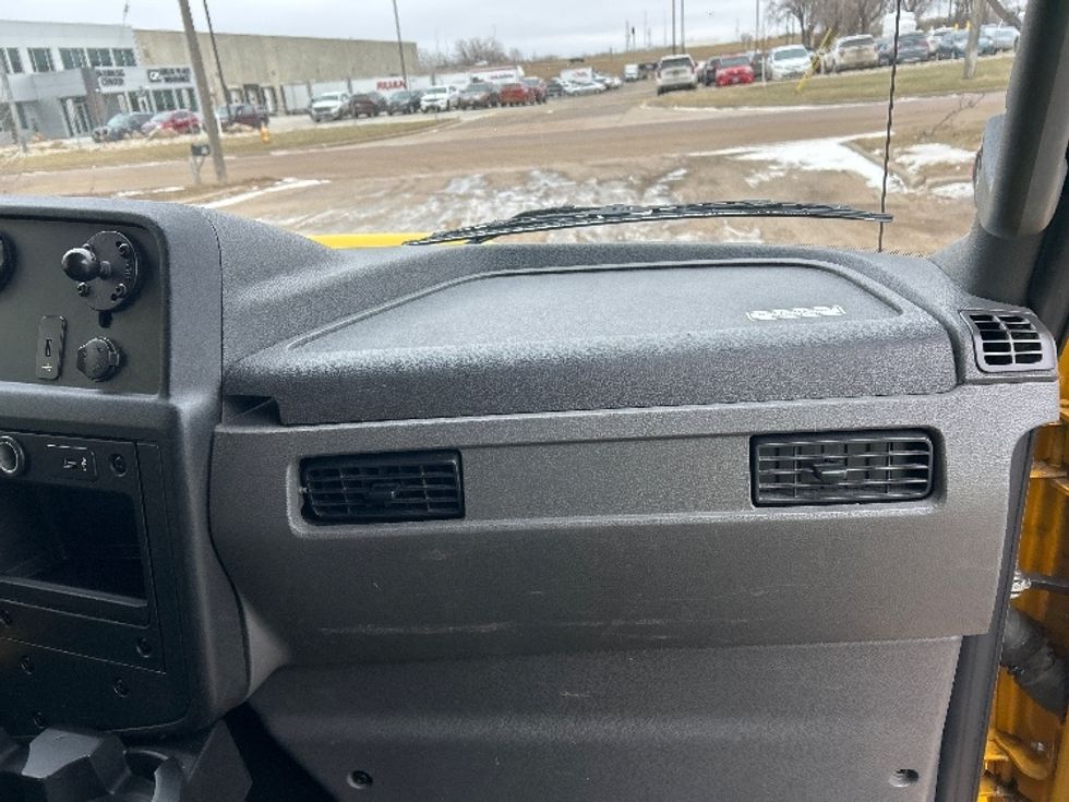 Medium Duty Box Truck-Light and Medium Duty Trucks-International-2020-MV607-Sioux Falls-SD-167,364\n\t\tmiles-$ 33,750 - Image 21