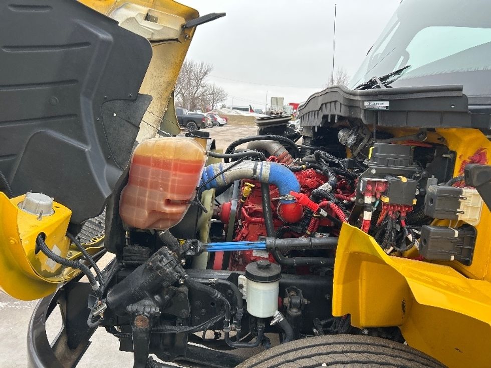 Medium Duty Box Truck-Light and Medium Duty Trucks-International-2020-MV607-Sioux Falls-SD-167,364\n\t\tmiles-$ 33,750 - Image 24