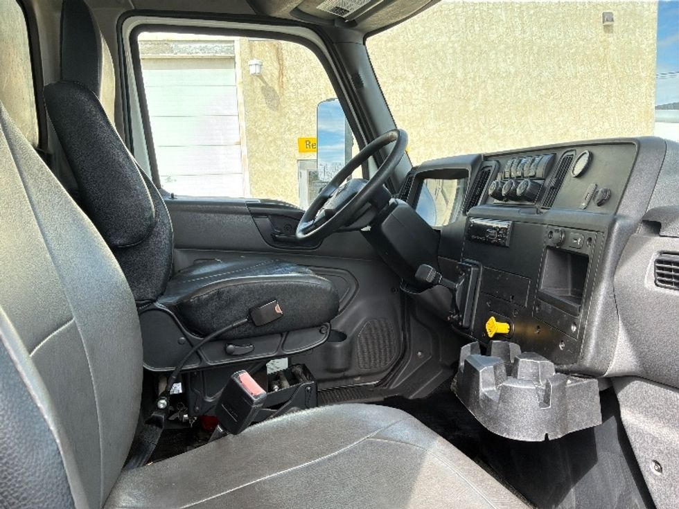 Medium Duty Box Truck-Light and Medium Duty Trucks-International-2020-MV607-Sioux Falls-SD-440,398\n\t\tmiles-$ 21,750 - Image 19