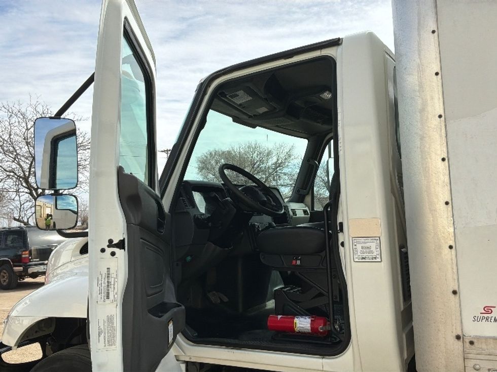 Medium Duty Box Truck-Light and Medium Duty Trucks-International-2020-MV607-Sioux Falls-SD-440,398\n\t\tmiles-$ 21,750 - Image 25
