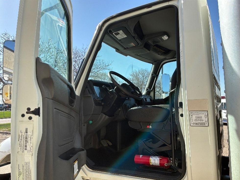 Medium Duty Box Truck-Light and Medium Duty Trucks-International-2020-MV607-Sioux Falls-SD-452,004\n\t\tmiles-$ 21,750 - Image 16