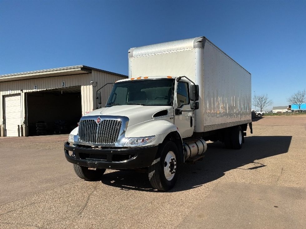 Medium Duty Box Truck-Light and Medium Duty Trucks-International-2020-MV607-Sioux Falls-SD-452,004\n\t\tmiles-$ 21,750 - Image 3