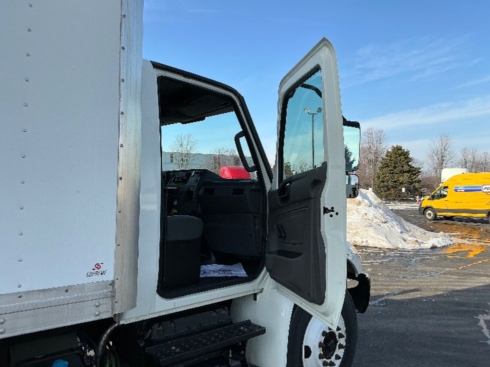 Medium Duty Box Truck-Light and Medium Duty Trucks-International-2020-MV607-South Bend-IN-33,985\n\t\tmiles-$ 52,500 - Image 20