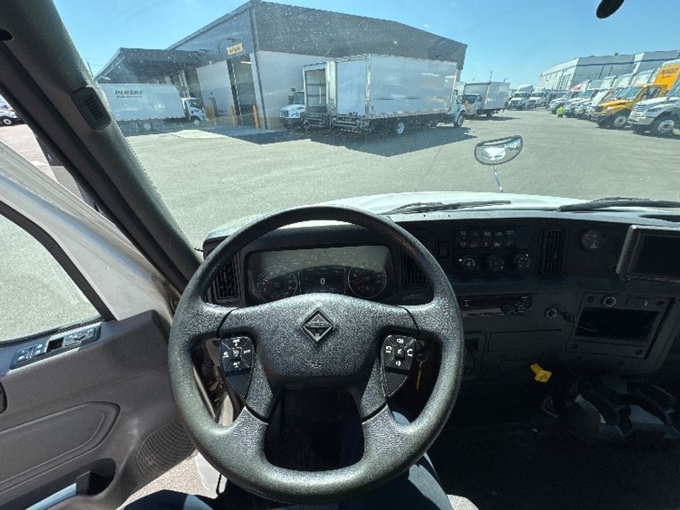 Medium Duty Box Truck-Light and Medium Duty Trucks-International-2020-MV607-South Plainfield-NJ-193,386\n\t\tmiles-$ 46,750 - Image 16