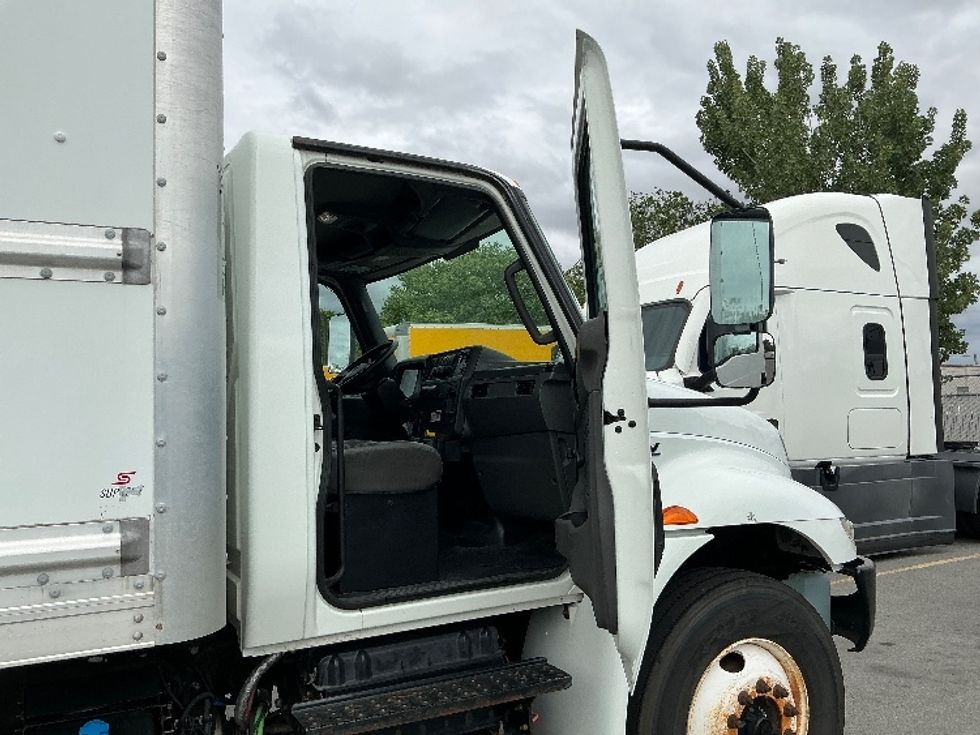 Medium Duty Box Truck-Light and Medium Duty Trucks-International-2020-MV607-Sparks-NV-112,705\n\t\tmiles-$ 55,750 - Image 20